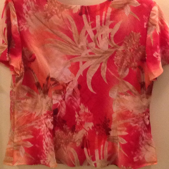 Flattering EUC blouse - Picture 3 of 3